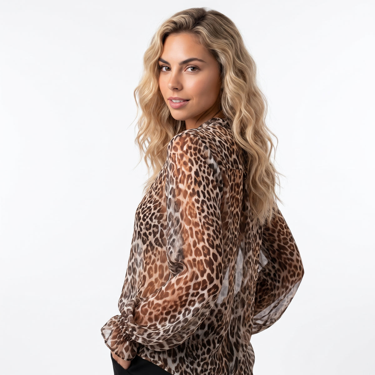 BERTA | BLUSA DE LEOPARDO CON LAZO AL CUELLO