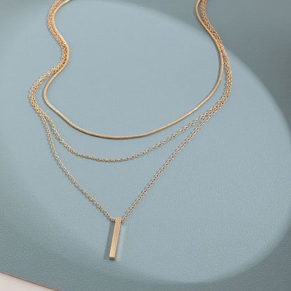 Elegante mehrlagige Halskette mit zartem Anhänger